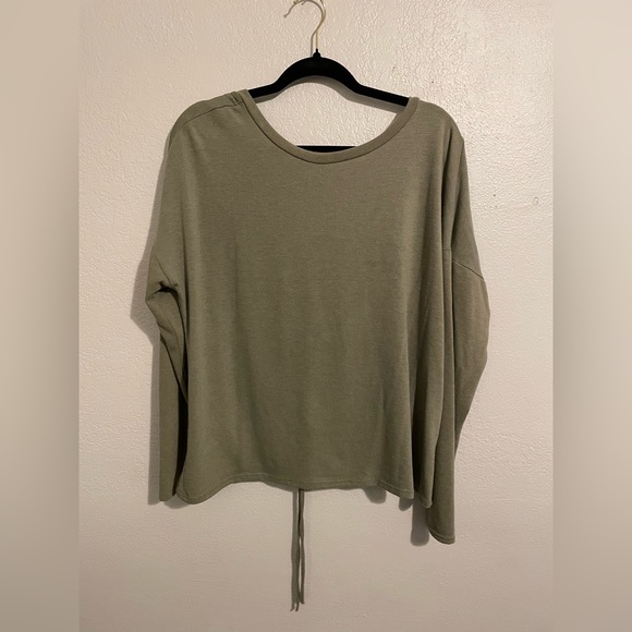 Green Blouse - Picture 1 of 3